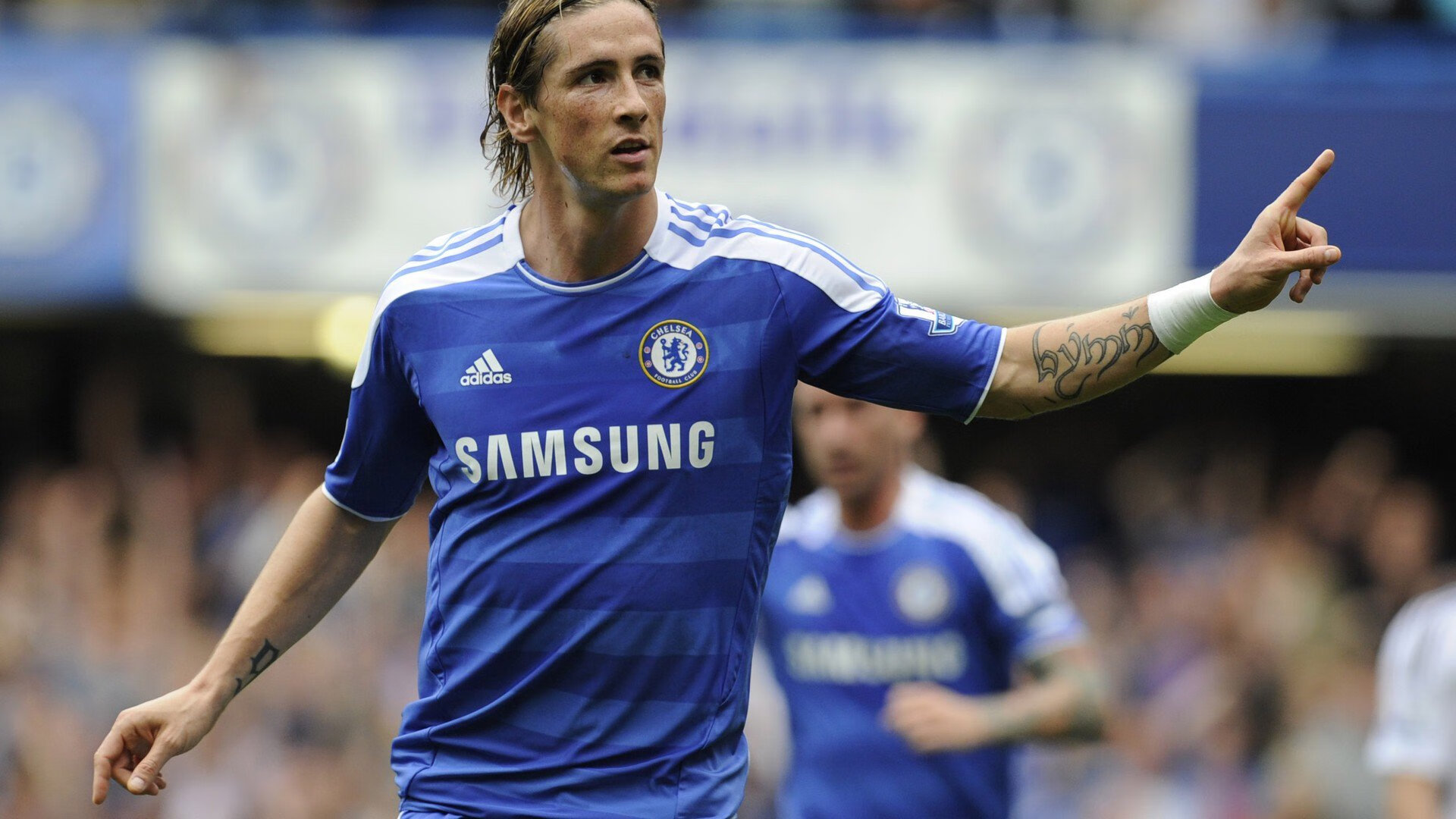 电竞周边市场爆火：收藏品、服饰、家具引领行业新风向，电竞周边产品